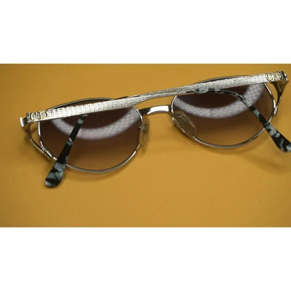1980s CHRISTIAN DIOR. SUNGLASSES. Cat Eye Silver Metal  display picture 3